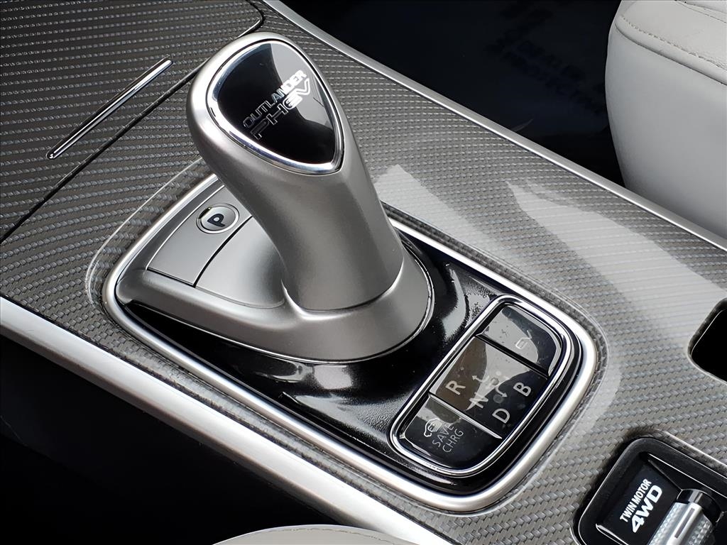 Mitsubishi Outlander PHEV SEL S-AWC 2022