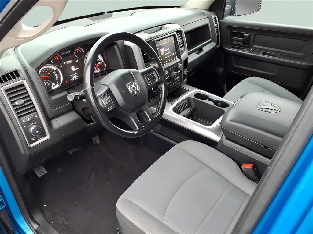 RAM 1500 Classic Express 4x4 Quad Cab 6'4" Box 2021