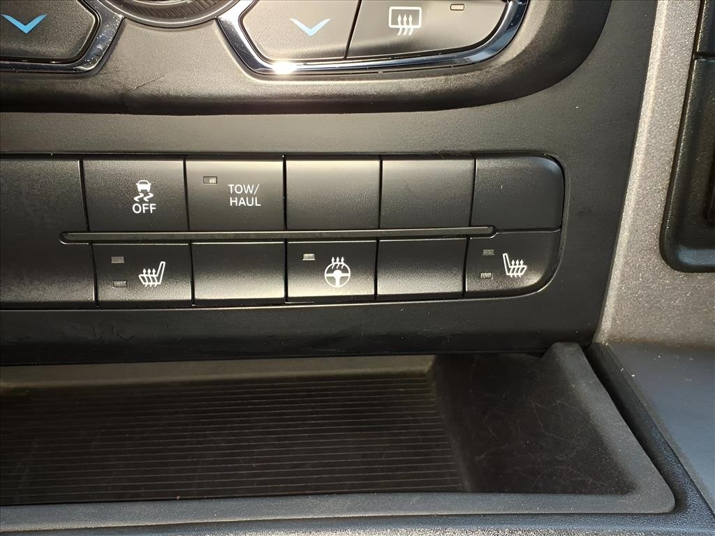 RAM 1500 Classic Express 4x4 Quad Cab 6'4" Box 2021
