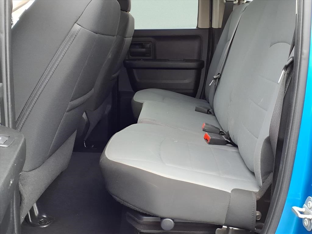 RAM 1500 Classic Express 4x4 Quad Cab 6'4" Box 2021