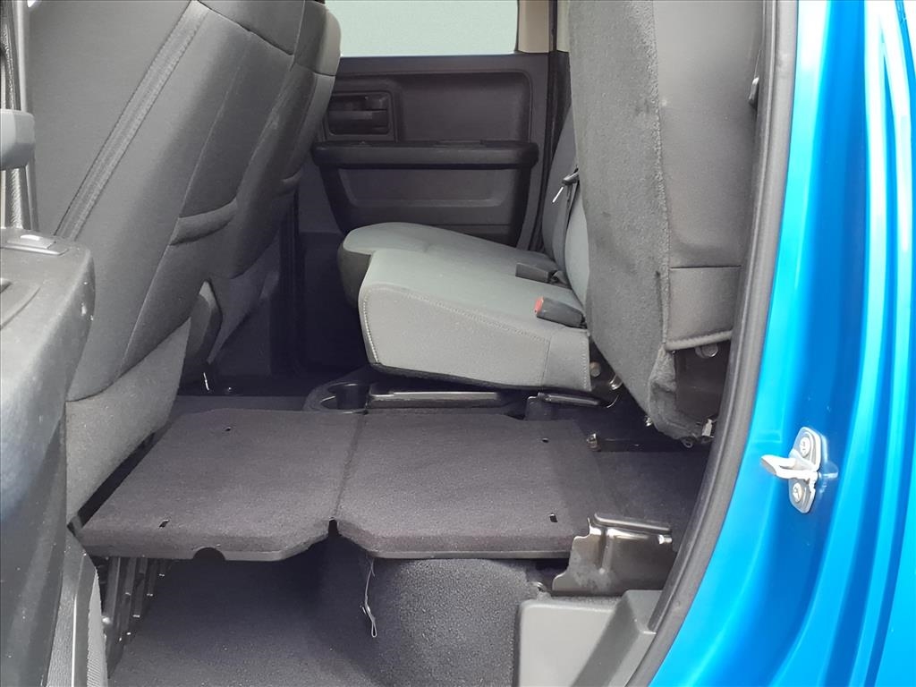 RAM 1500 Classic Express 4x4 Quad Cab 6'4" Box 2021
