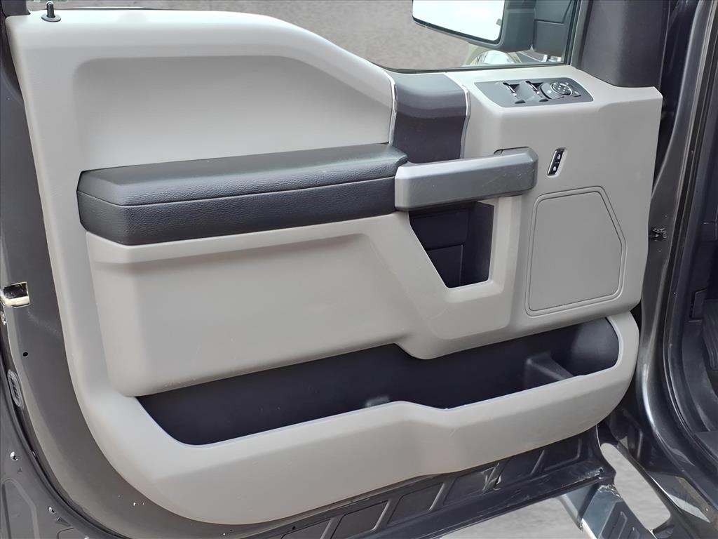 Ford F-150 4WD SuperCrew 145" Lariat 2016