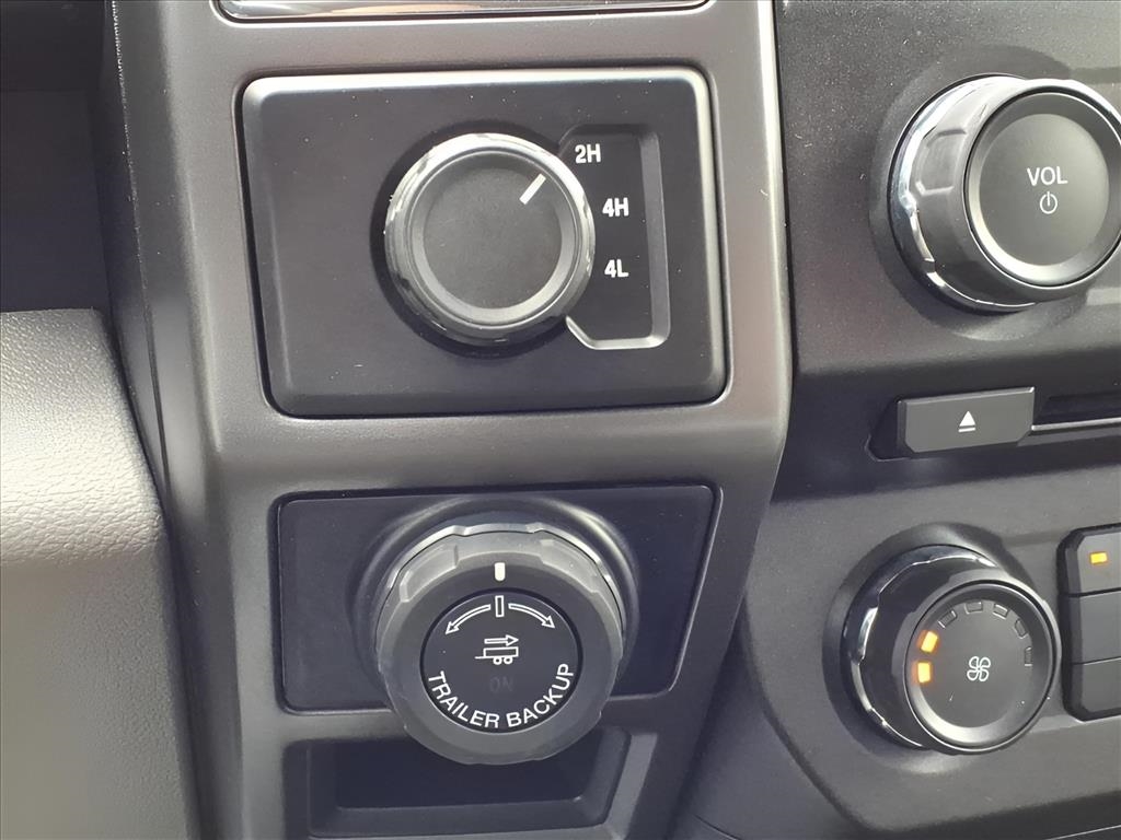 Ford F-150 4WD SuperCrew 145" Lariat 2016