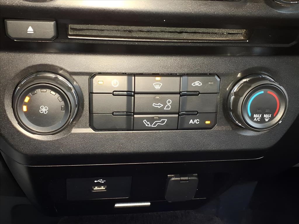 Ford F-150 4WD SuperCrew 145" Lariat 2016