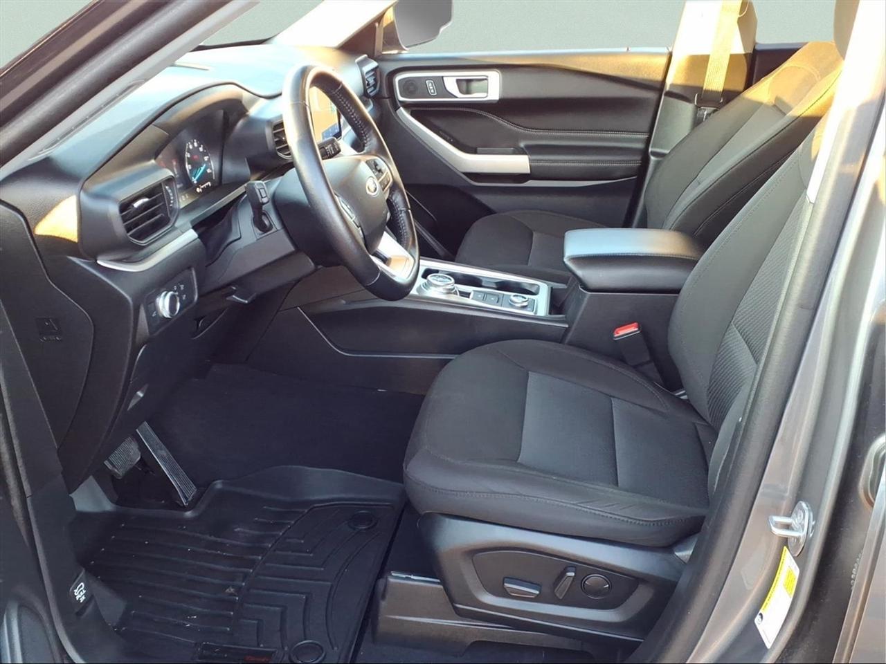 View vehicle photo 7