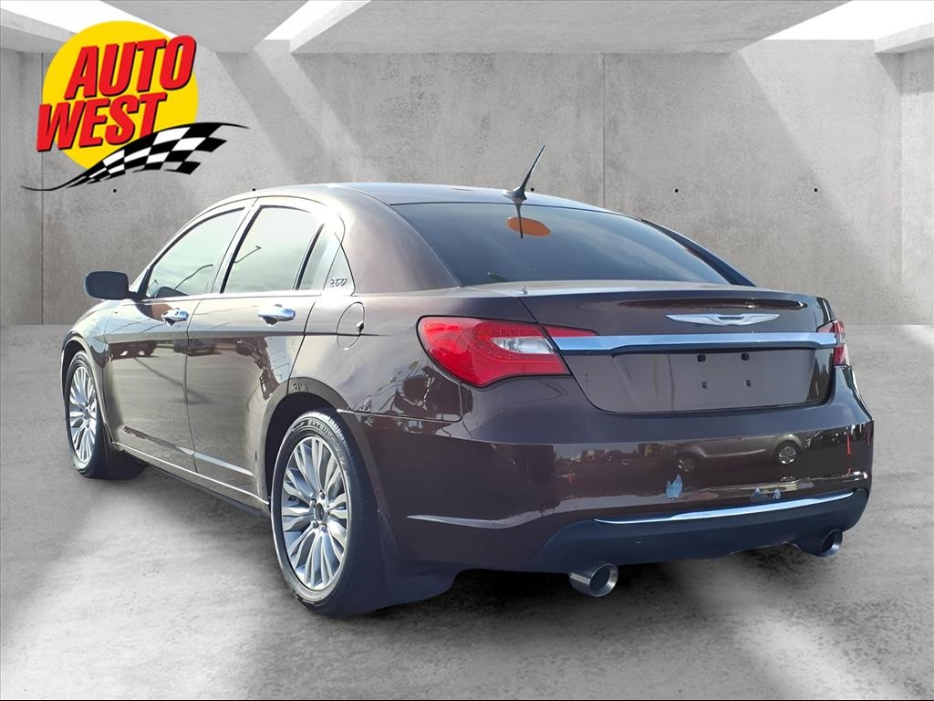 2013 Chrysler 200 Limited photo 3