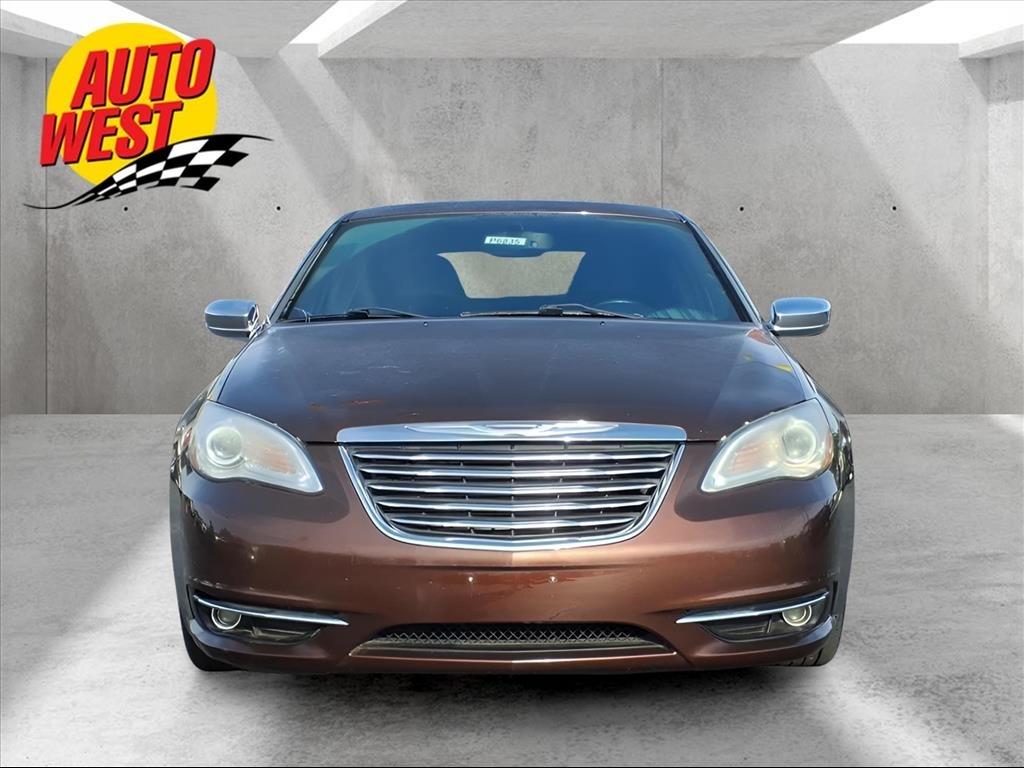 2013 Chrysler 200 Limited's photo