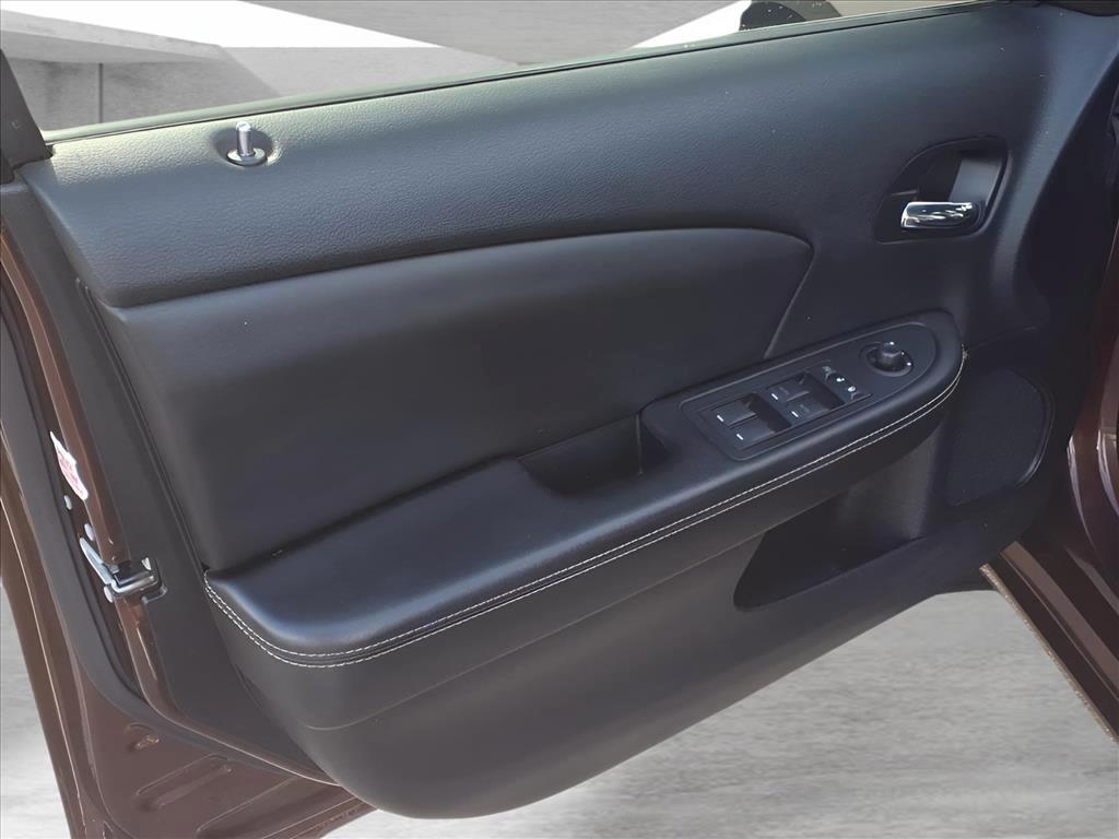 2013 Chrysler 200 Limited - Photo 8