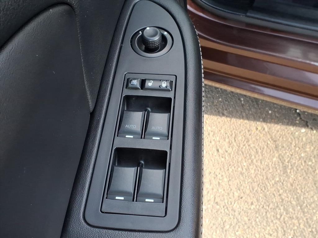 2013 Chrysler 200 Limited - Photo 9