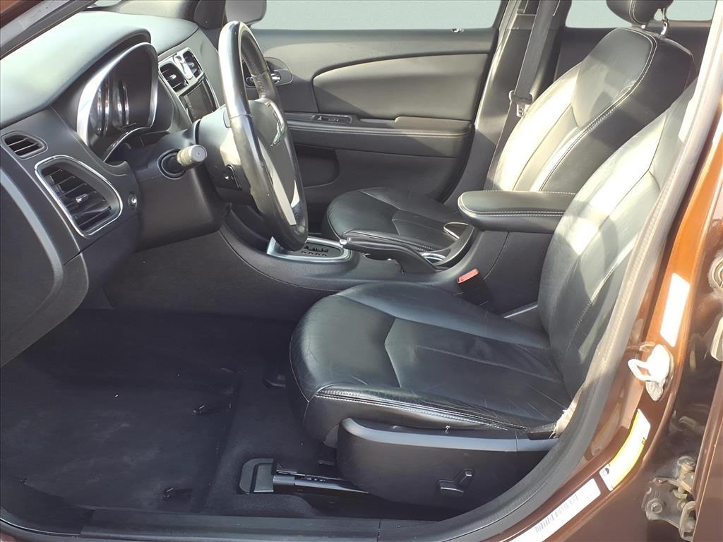 2013 Chrysler 200 Limited - Photo 11
