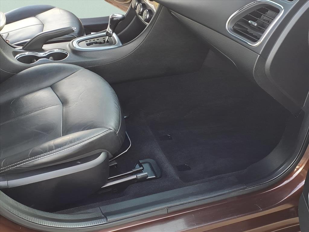 2013 Chrysler 200 Limited - Photo 19