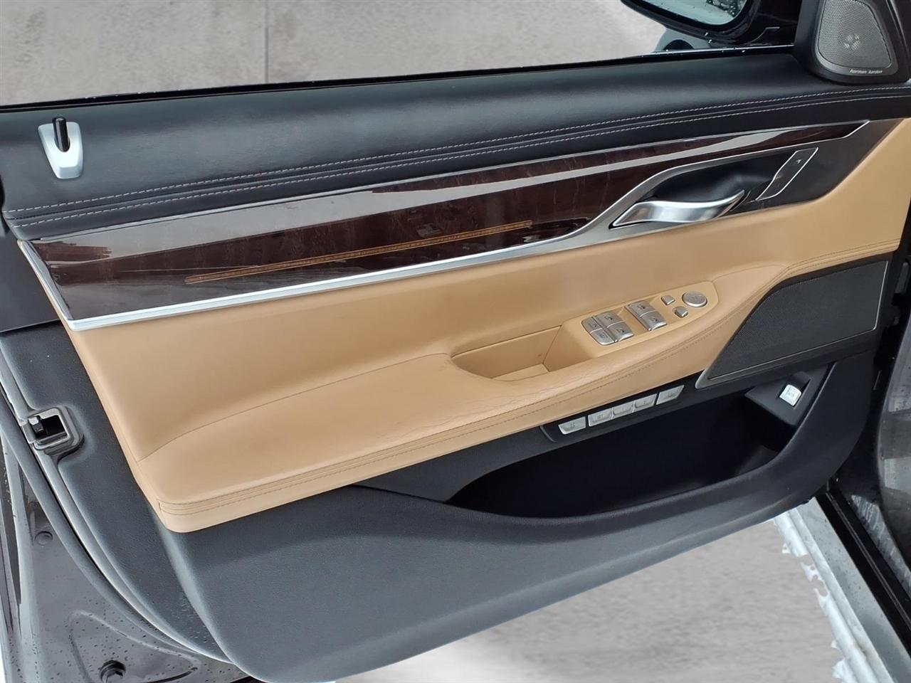 BMW 7 Series 4dr Sdn 750i xDrive AWD 2016