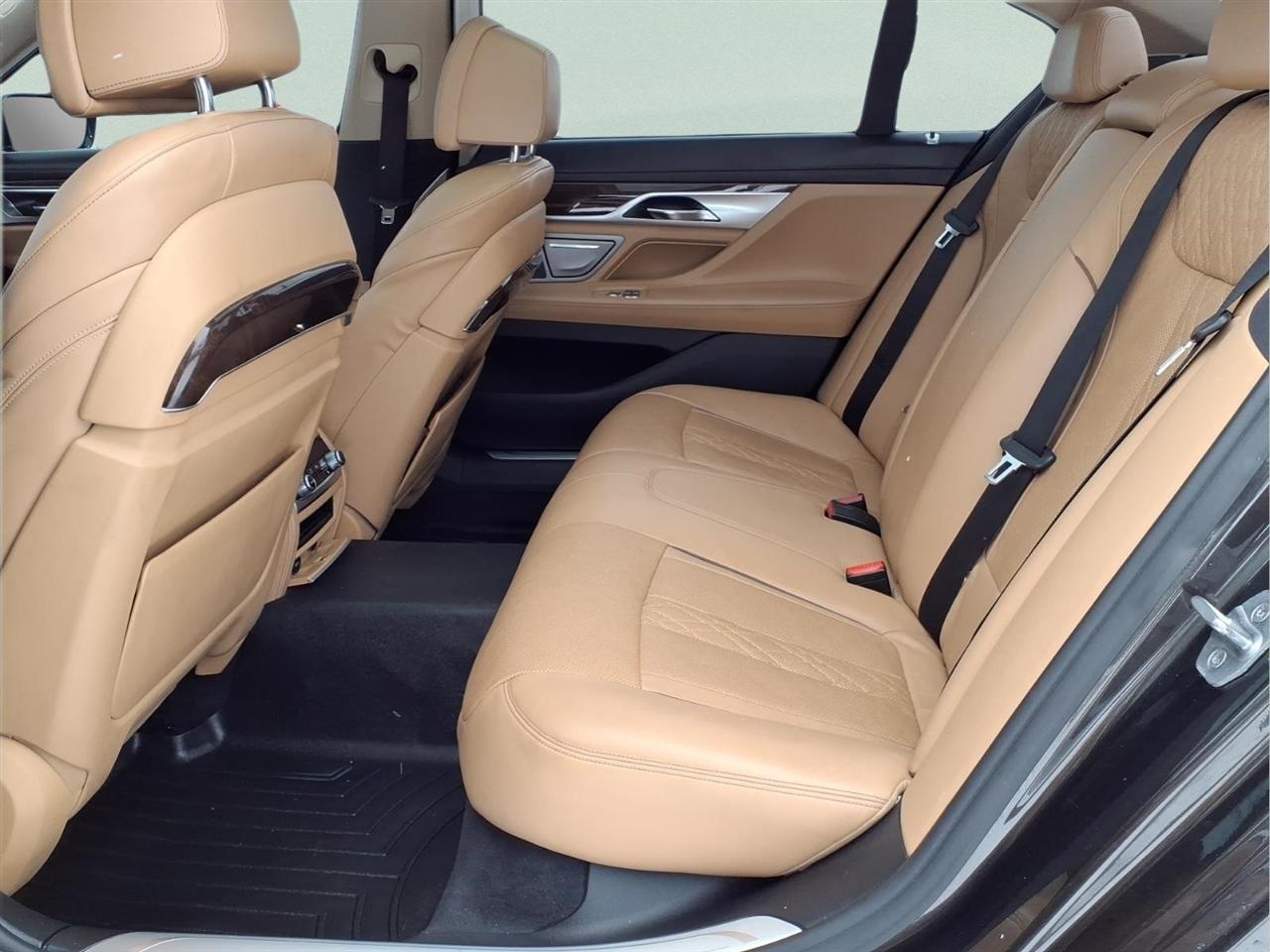 BMW 7 Series 4dr Sdn 750i xDrive AWD 2016