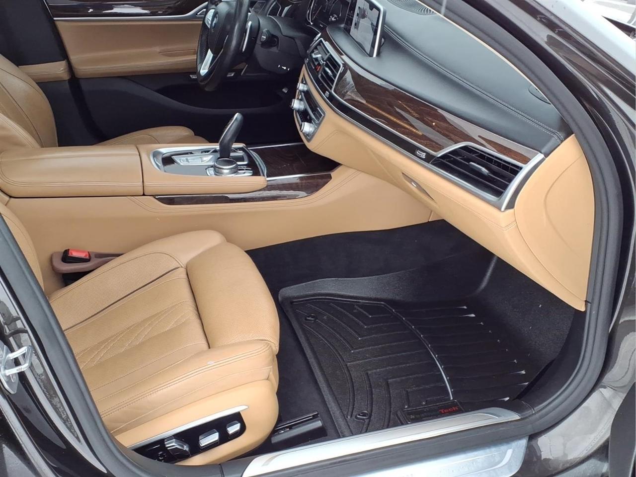 BMW 7 Series 4dr Sdn 750i xDrive AWD 2016
