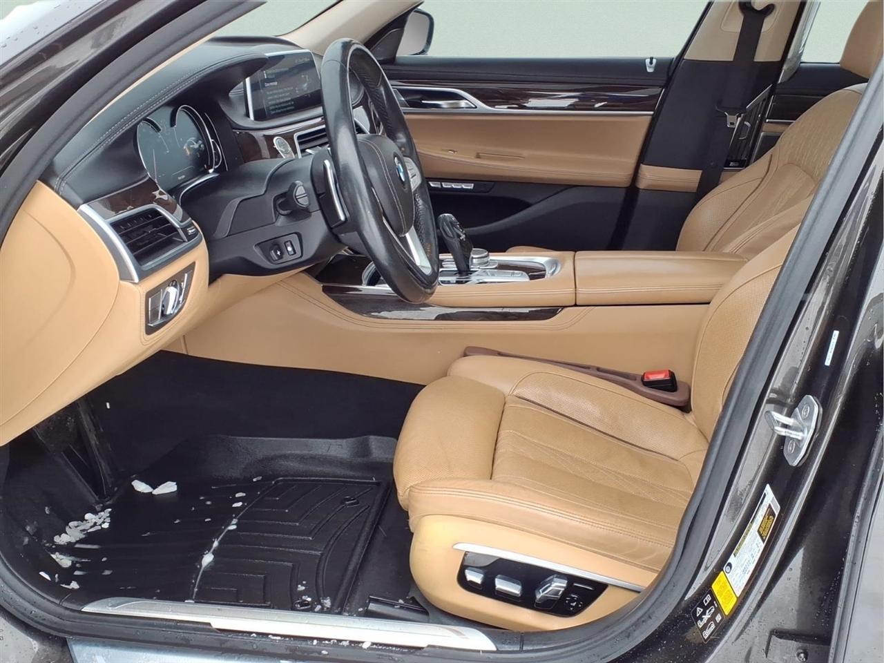 BMW 7 Series 4dr Sdn 750i xDrive AWD 2016