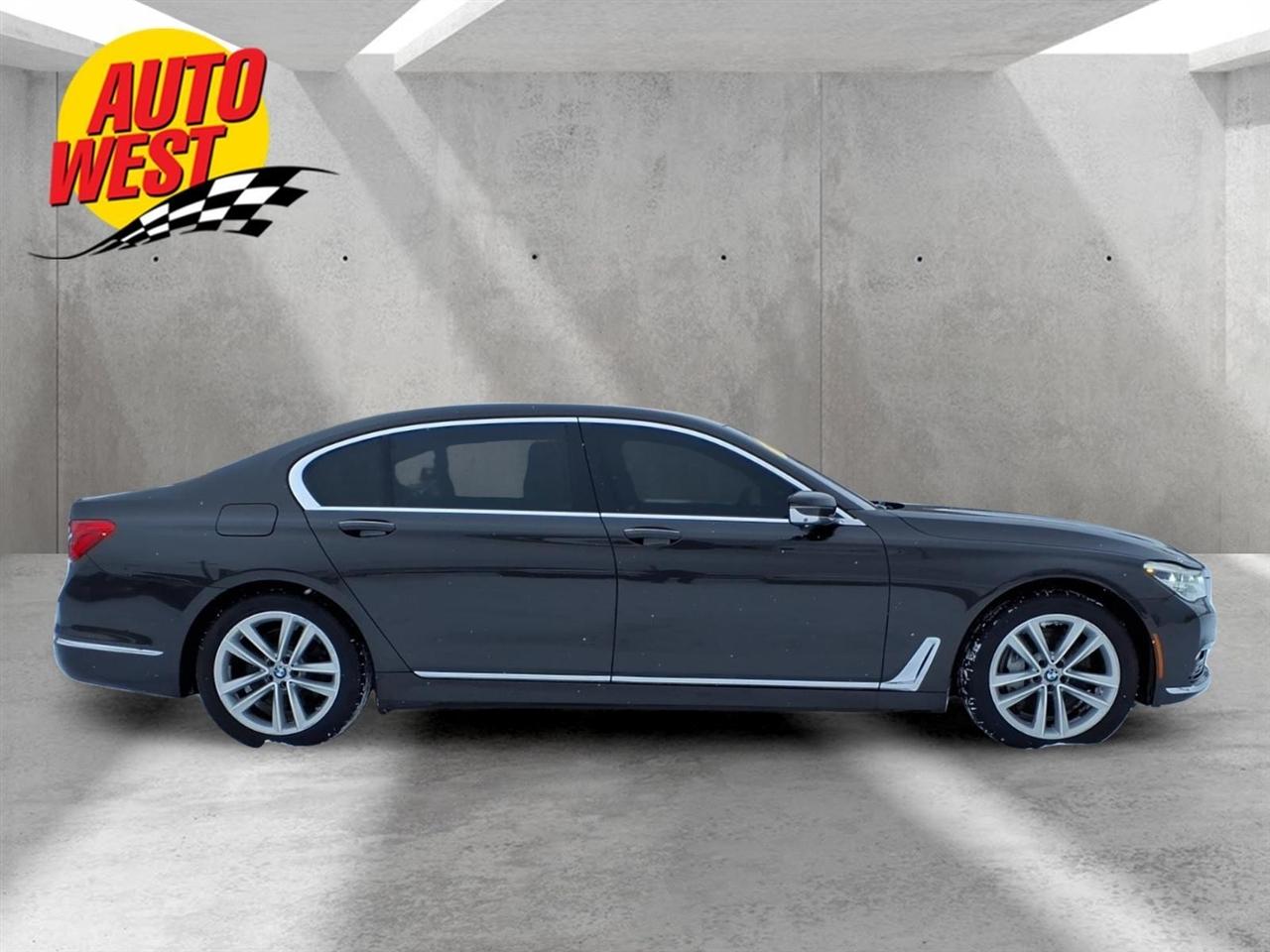 BMW 7 Series 4dr Sdn 750i xDrive AWD 2016