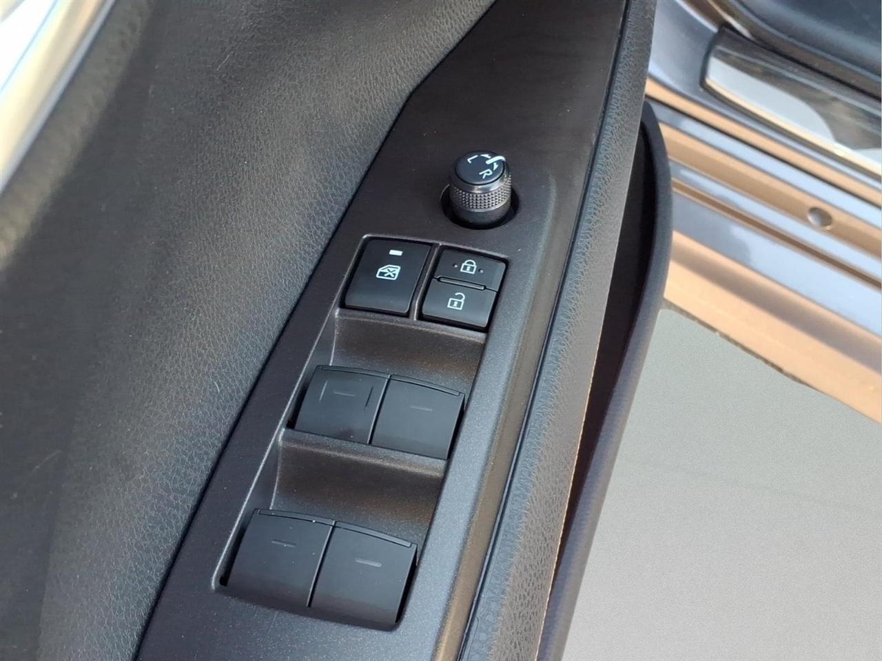 Toyota Camry SE Auto (Natl) 2024