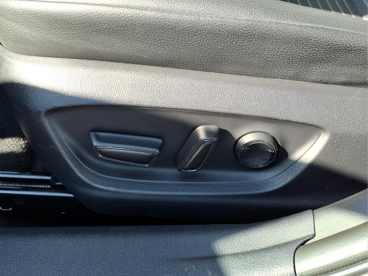 Toyota Camry SE Auto (Natl) 2024