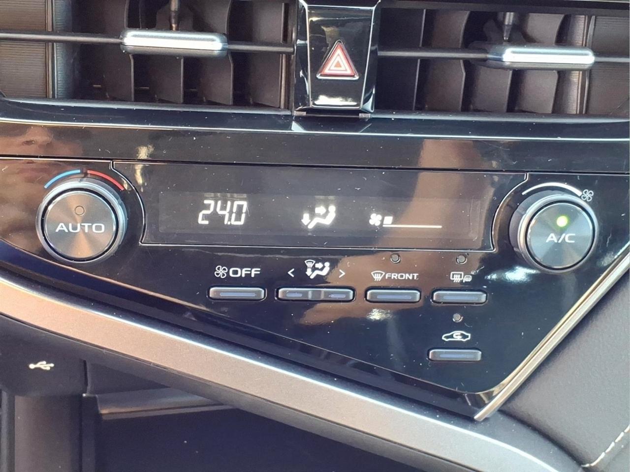 Toyota Camry SE Auto (Natl) 2024