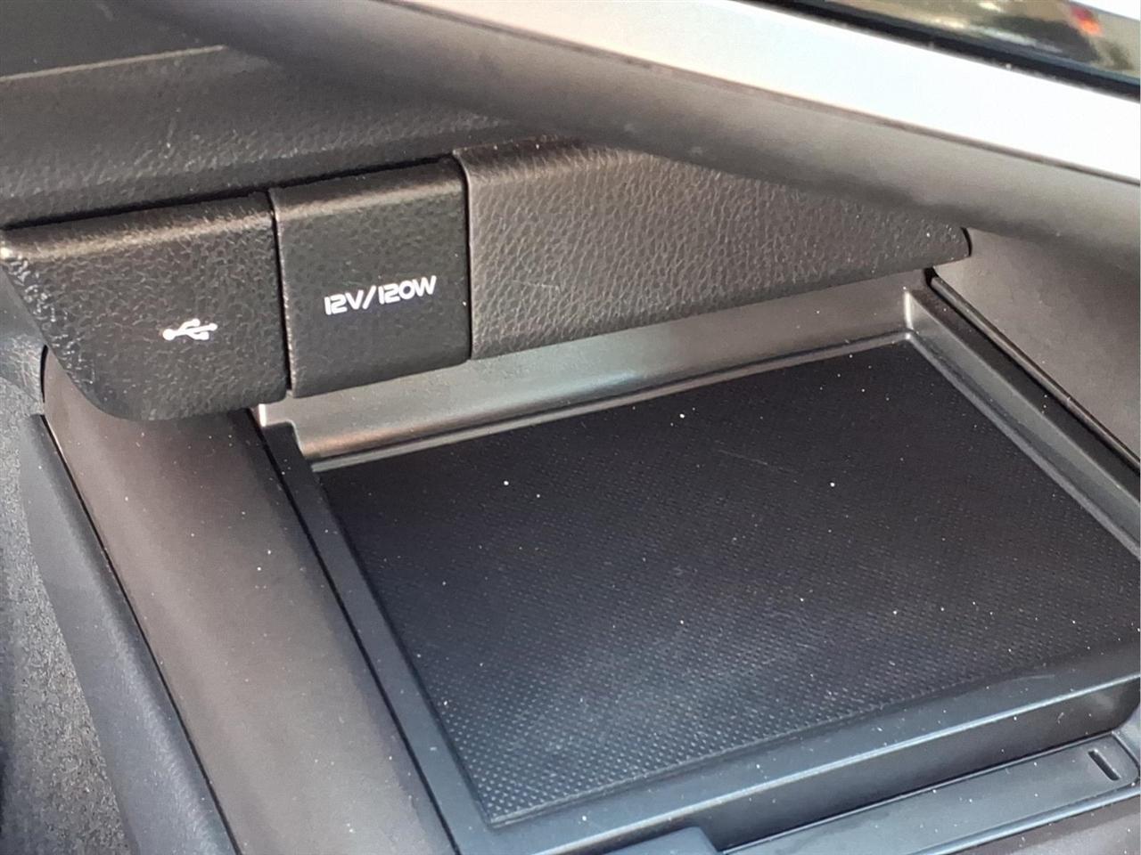 Toyota Camry SE Auto (Natl) 2024