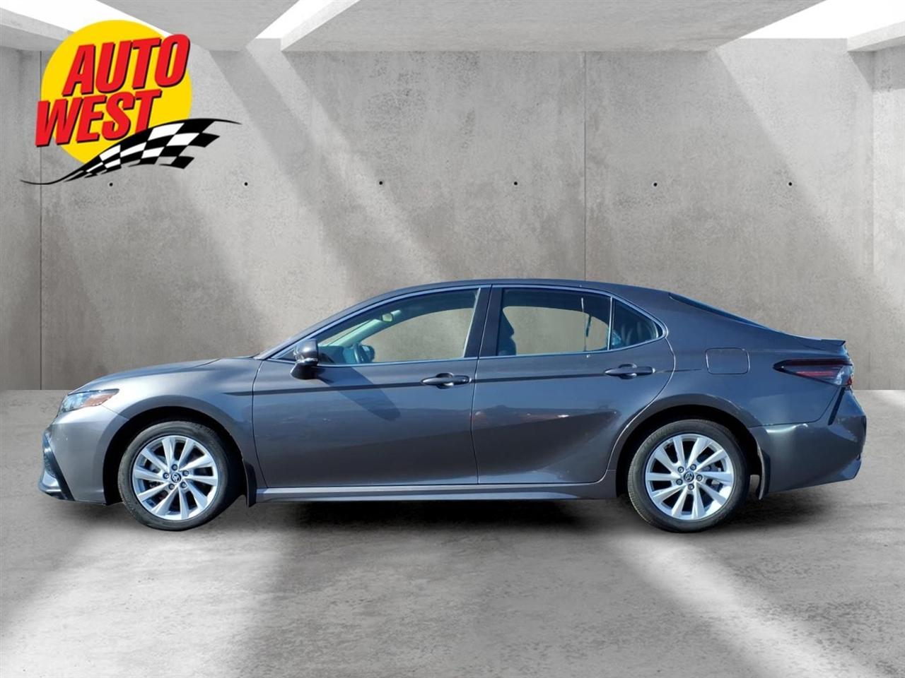 Toyota Camry SE 6-Spd AT 2024
