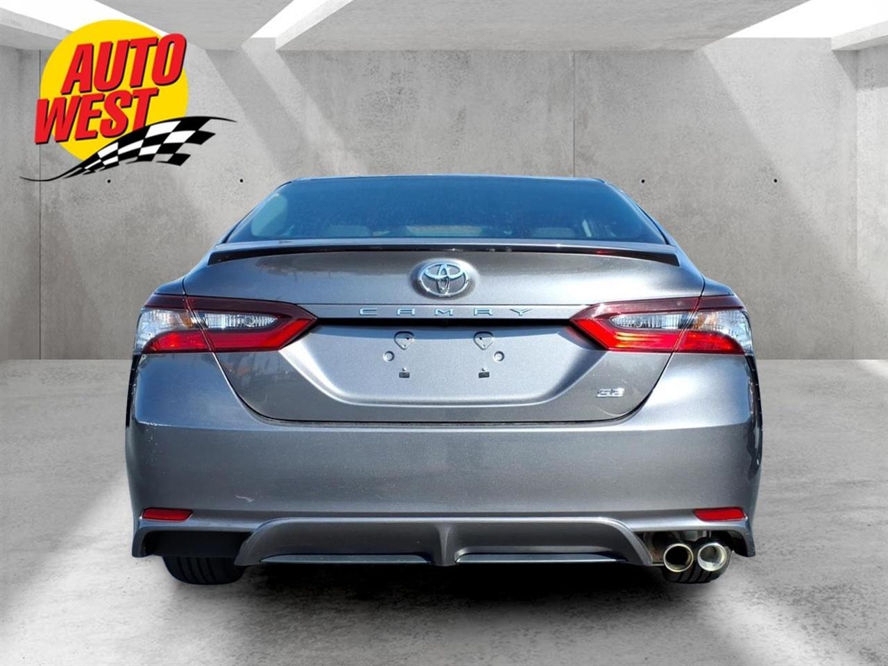 Toyota Camry SE 6-Spd AT 2024