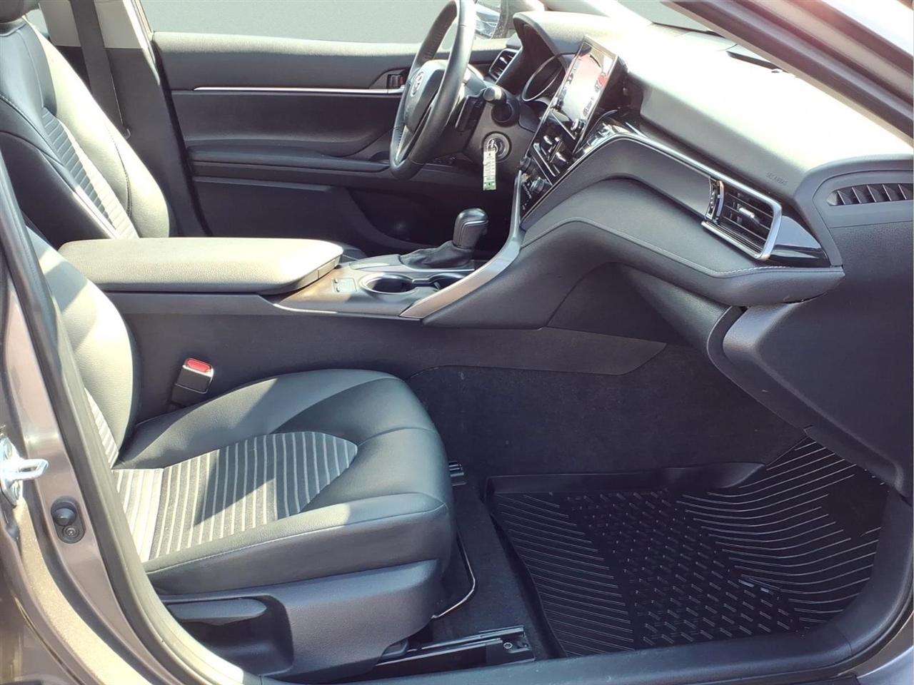 Toyota Camry SE 6-Spd AT 2024