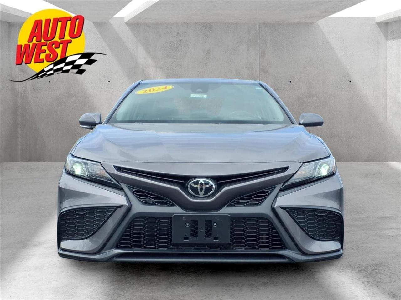 Toyota Camry SE Auto (Natl) 2024