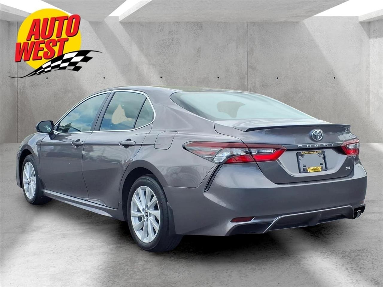 Toyota Camry SE Auto (Natl) 2024