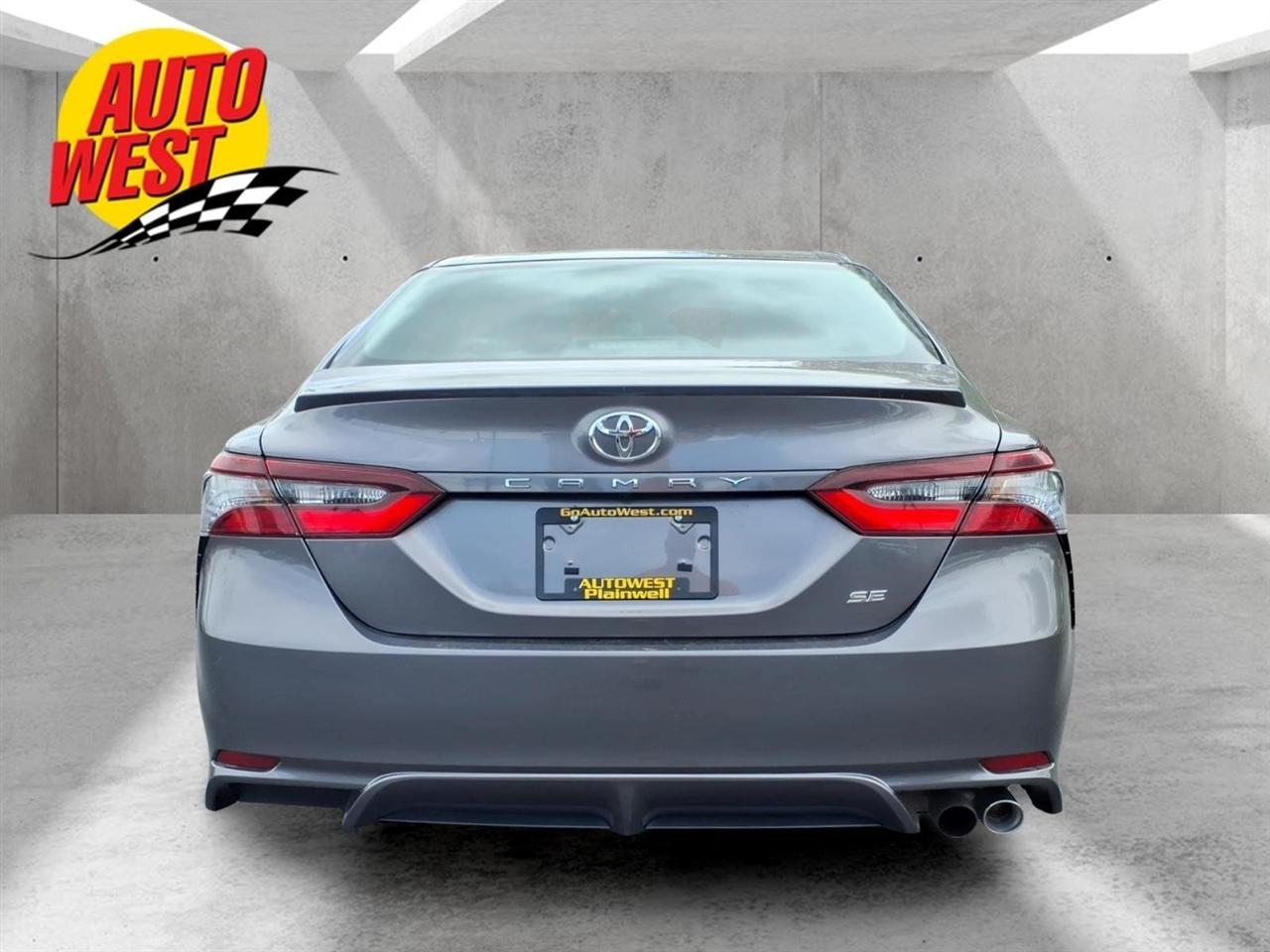 Toyota Camry SE Auto (Natl) 2024