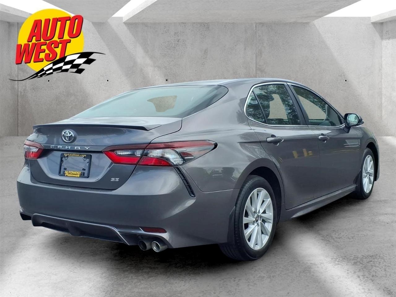 Toyota Camry SE Auto (Natl) 2024