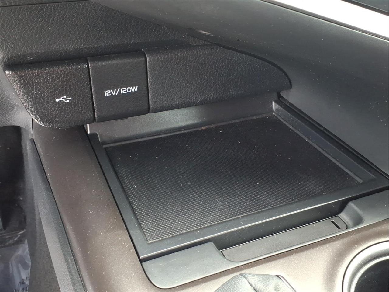Toyota Camry SE Auto (Natl) 2024