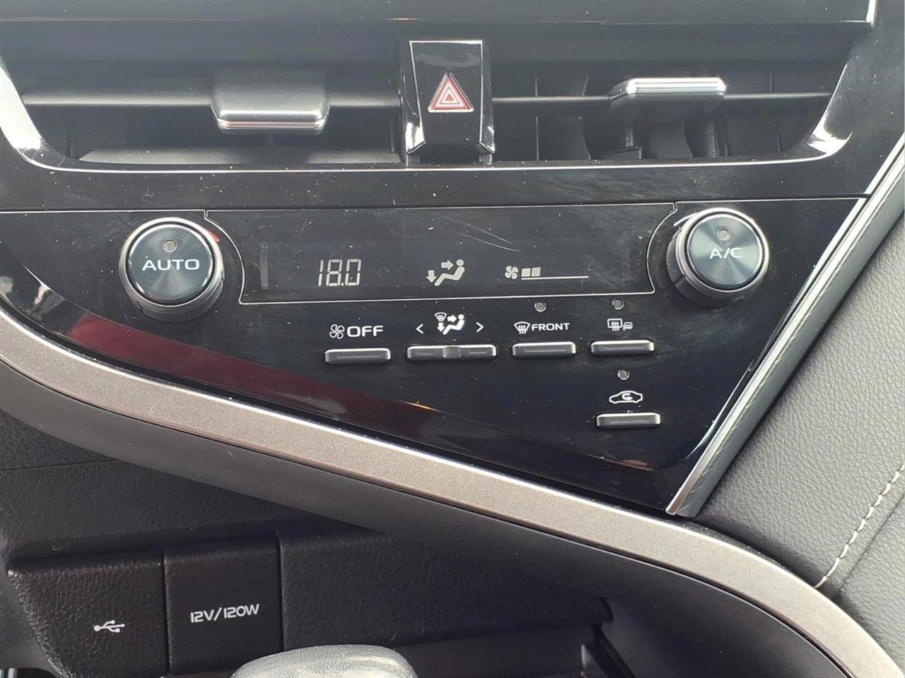 Toyota Camry SE Auto (Natl) 2024