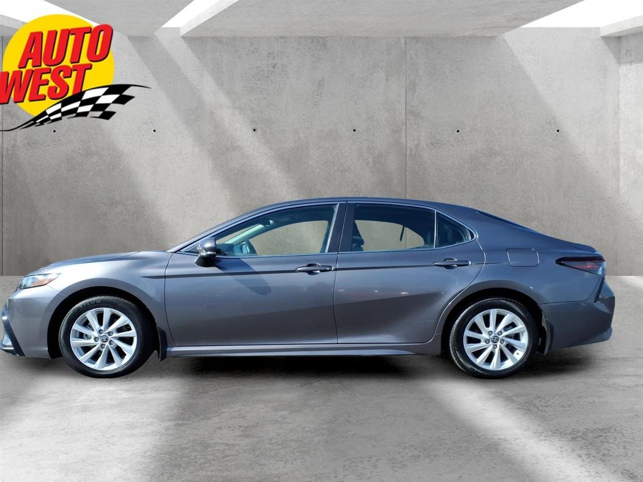 Toyota Camry SE Auto (Natl) 2024