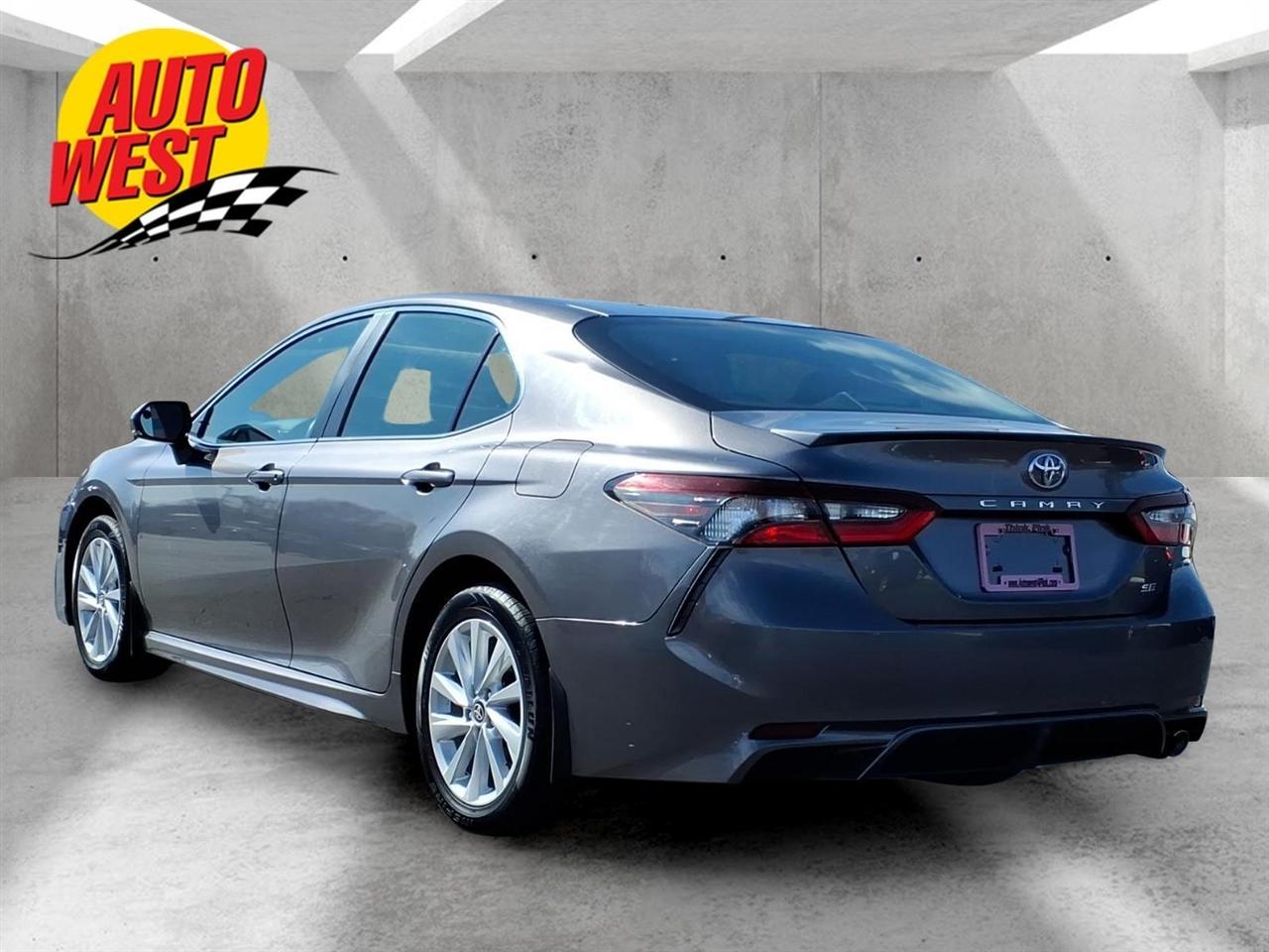 Toyota Camry SE Auto (Natl) 2024