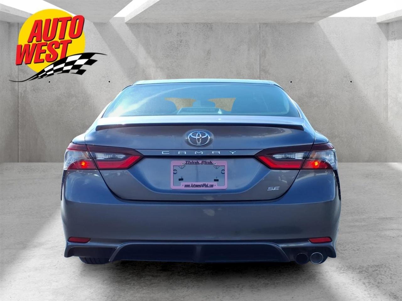 Toyota Camry SE Auto (Natl) 2024