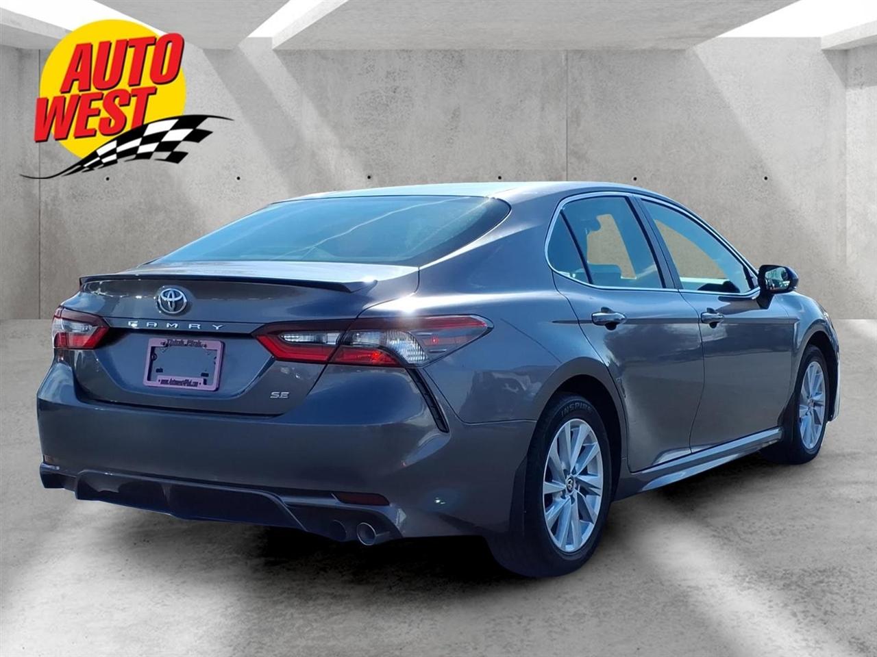 Toyota Camry SE Auto (Natl) 2024