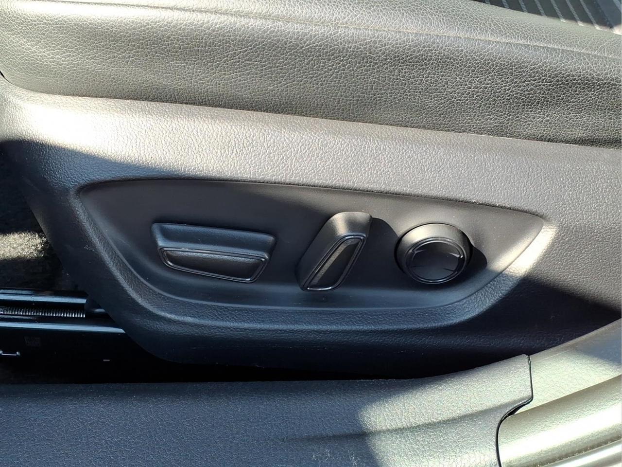 Toyota Camry SE Auto (Natl) 2024