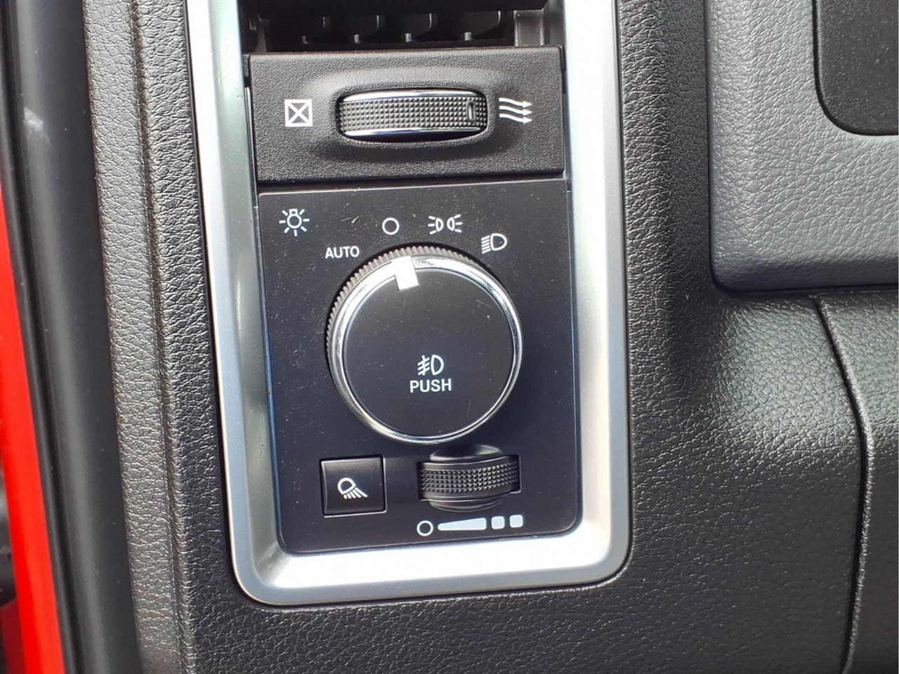 RAM 1500 Classic Warlock 4x4 Crew Cab 5'7" Box 2019