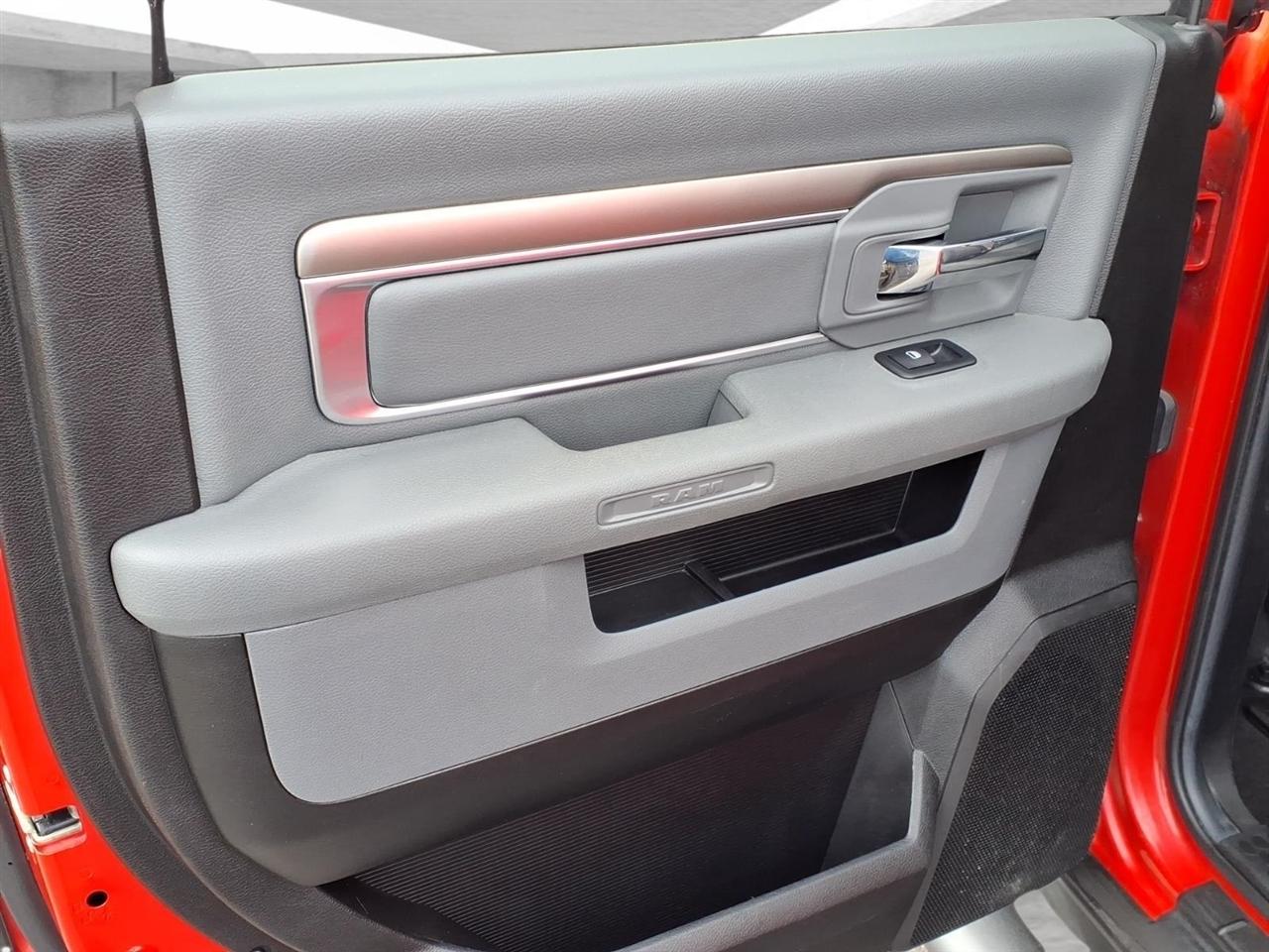 RAM 1500 Classic Warlock 4x4 Crew Cab 5'7" Box 2019