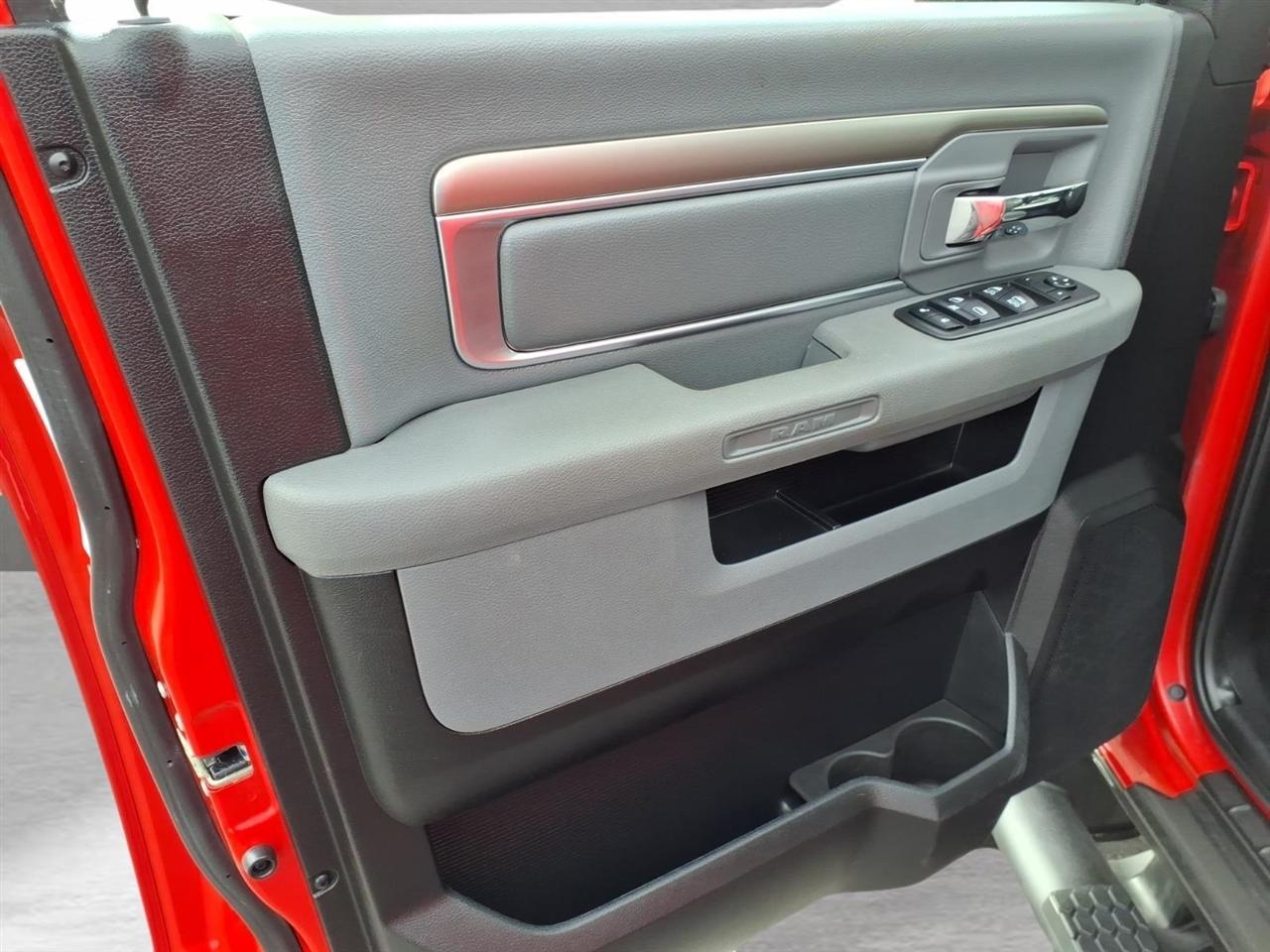 RAM 1500 Classic Warlock 4x4 Crew Cab 5'7" Box 2019