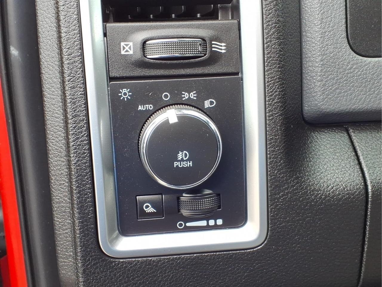 RAM 1500 Classic Warlock 4x4 Crew Cab 5'7" Box 2019