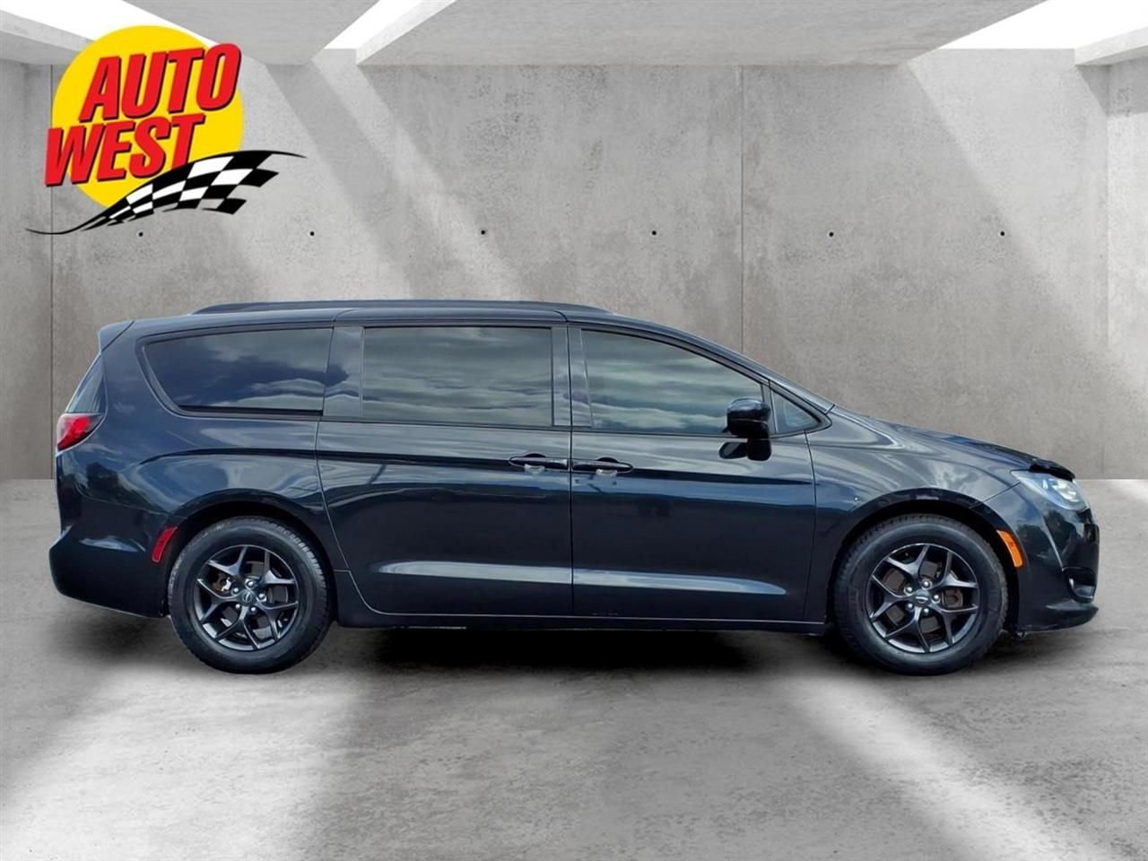 Chrysler Pacifica Touring L Plus FWD 2020