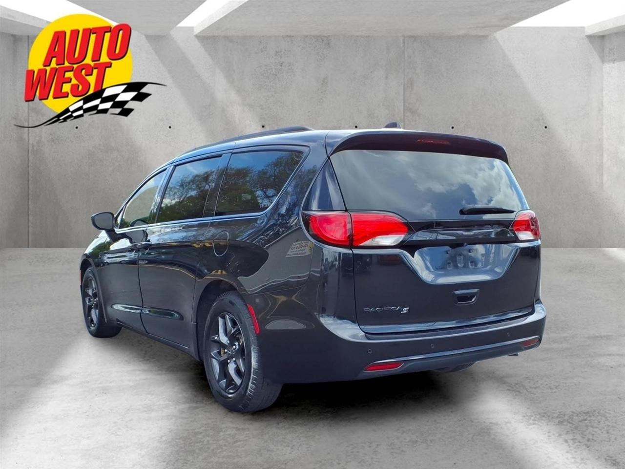 Chrysler Pacifica Touring L Plus FWD 2020