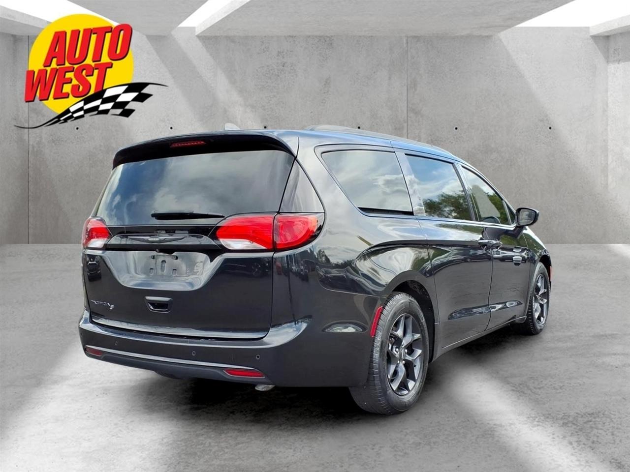 Chrysler Pacifica Touring L Plus FWD 2020