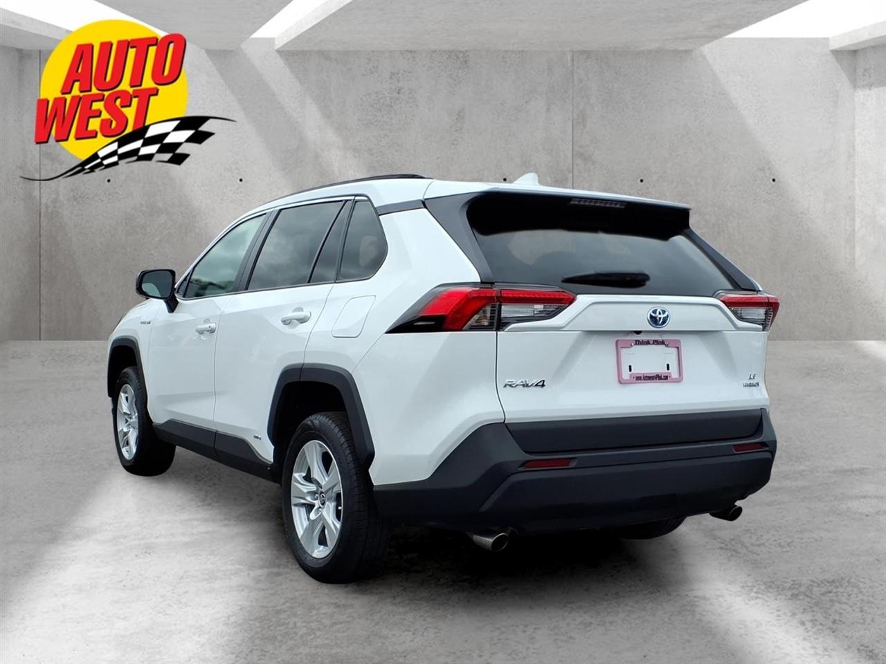 Toyota RAV4 Hybrid LE AWD (Natl) 2021