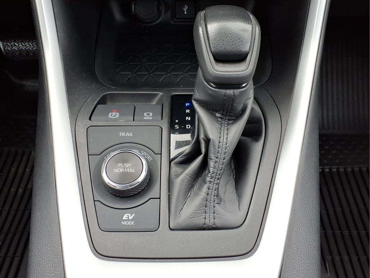 Toyota RAV4 Hybrid LE AWD (Natl) 2021