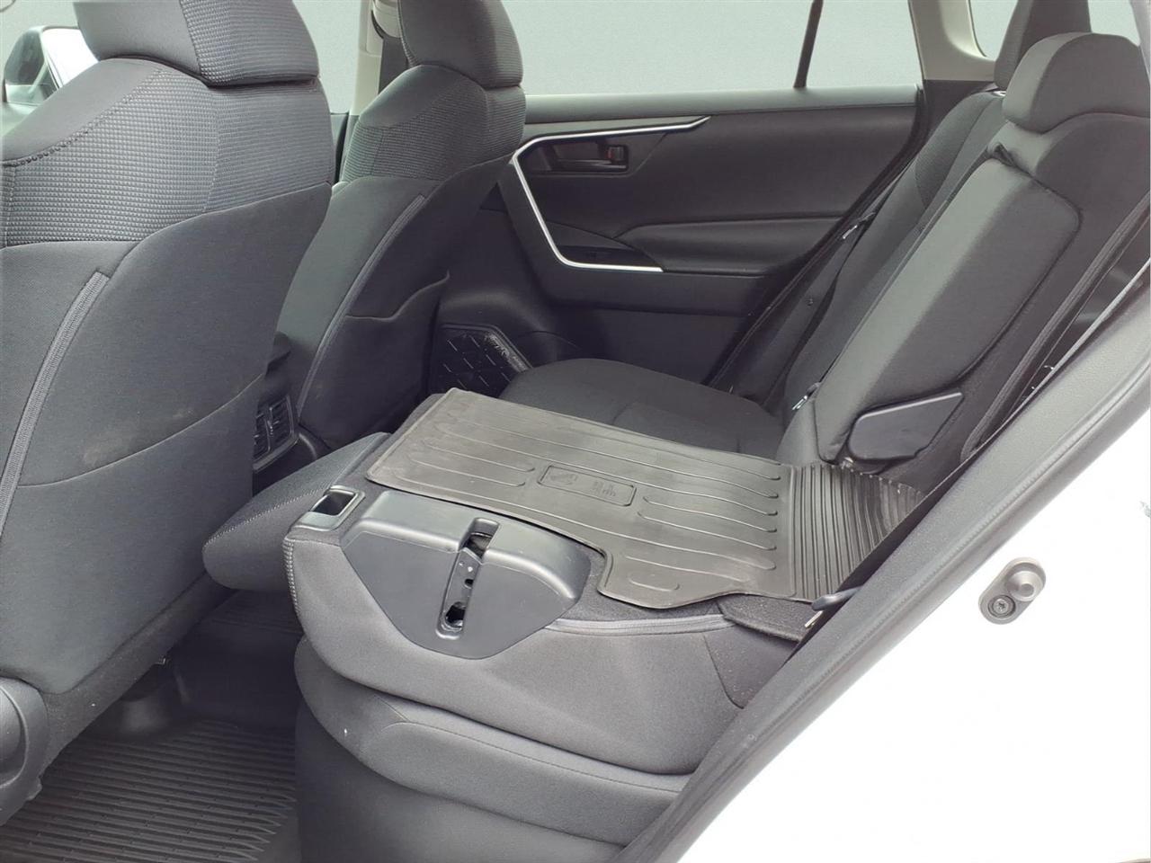 Toyota RAV4 Hybrid LE AWD (Natl) 2021