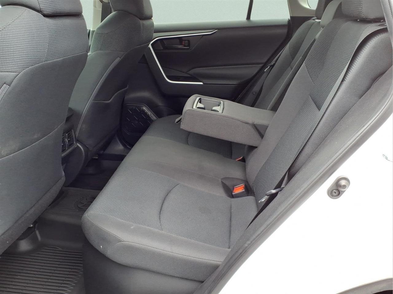 Toyota RAV4 Hybrid LE AWD (Natl) *Ltd Avail* 2021