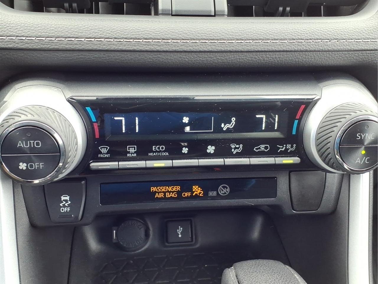 Toyota RAV4 Hybrid LE AWD (Natl) *Ltd Avail* 2021